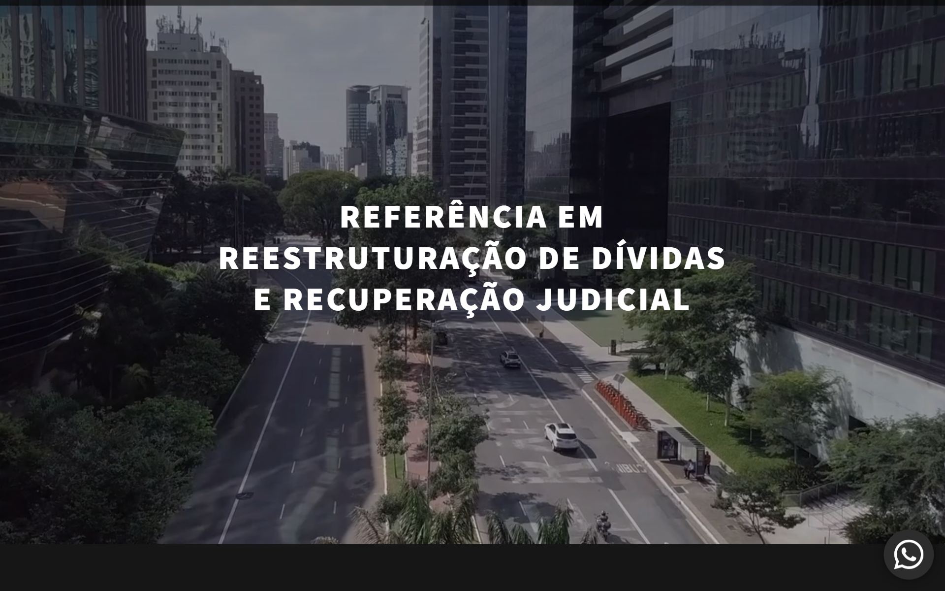 Página inicial do site da CRN Advogados, com vídeo da Avenida Faria Lima ao fundo